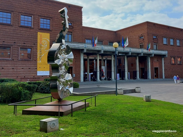 Cosa vedere a Cremona in un giorno: Itinerario a piedi e Mappa. Museo del Violino.