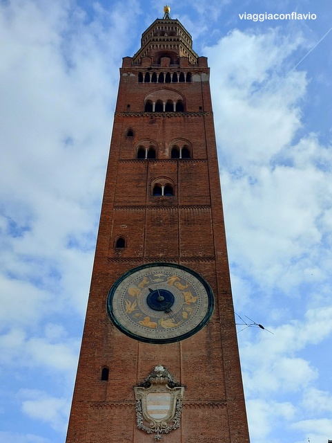 Visitare Cremona a piedi: Itinerario e Mappa. Torrazzo di Cremona.