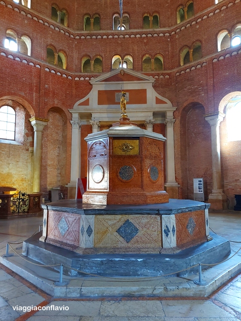 Visitare Cremona a piedi: Itinerario e Mappa. Battistero di San Giovanni Battista.