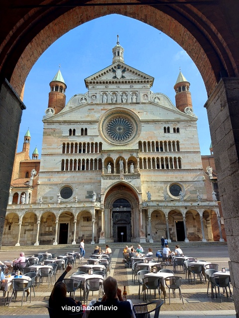 Cosa vedere a Cremona in un giorno: Itinerario a piedi e Mappa. Piazza del Comune e Duomo di Cremona.