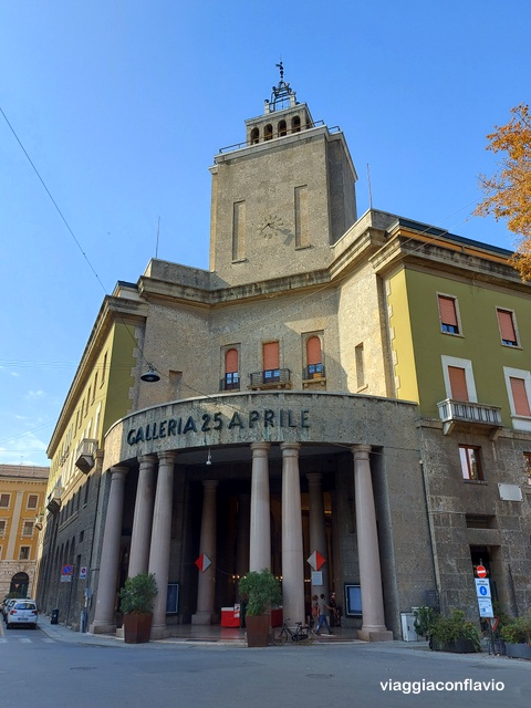 Visitare Cremona a piedi: itinerario e Mappa. Galleria 25 Aprile.