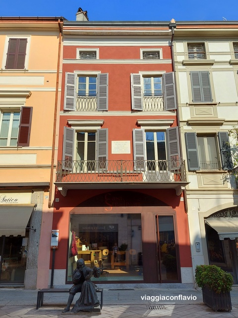 Visitare Cremona a piedi: itinerario e Mappa. Casa nuziale di Stradivari.