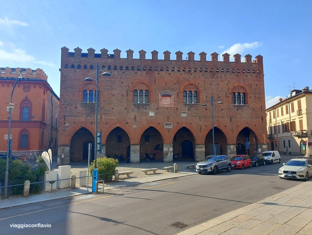 Cosa fare a Cremona in un giorno: Itinerario e Mappa. Palazzo Cittanova.