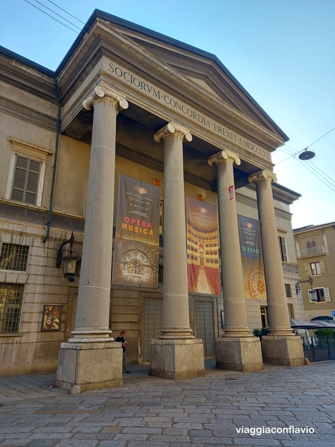 Cosa vedere a Cremona in un giorno: Itinerario e Mappa. Teatro Ponchielli.