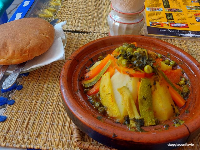 Cosa vedere e mangiare a Marrakech. Tajine il piatto della tradizione marocchina.