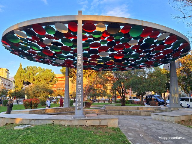 Cosa vedere a Tirana in 3 giorni. Friendship Monument.