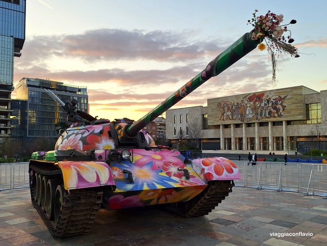 Cosa vedere a Tirana in 3 giorni. Piazza Skënderbeg. Museo Nazionale di Storia.