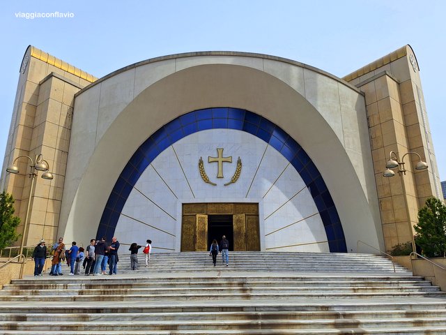 Cosa vedere a Tirana in 3 giorni. Cattedrale della Resurrezione di Cristo.