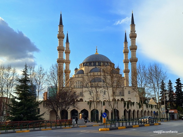 Cosa vedere a Tirana in 3 giorni. Mosque of Namazgah. La Moschea più grande dei Balcani.