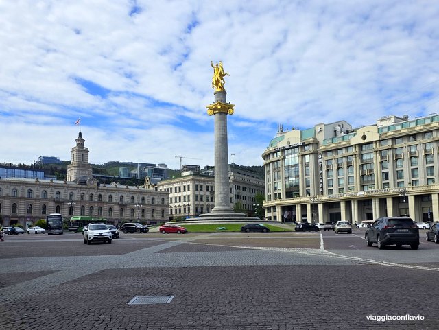 Cosa vedere a Tbilisi in 3 giorni. Piazza della libertà. Freedon Square.