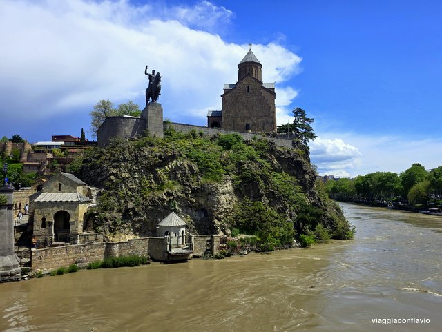 Cosa vedere a Tbilisi in 3 giorni. Chiesa della Natività della Madre di Dio di Metekhi.