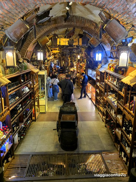 Cosa vedere a Tbilisi in 3 giorni. Meidan Bazar. Vakhtang Gorgasali Square.