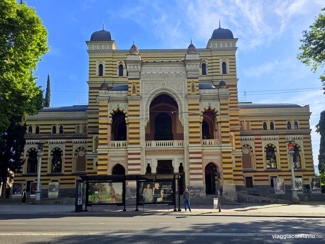 Cosa vedere a Tbilisi in 3 giorni. Teatro dell'Opera e del Balletto.